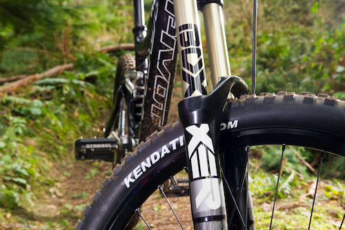 Suspension up front is handled by a well maintained Boxxer World cup.