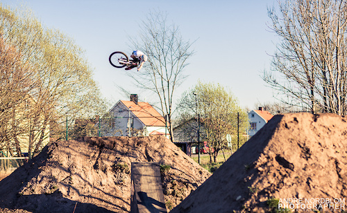 Simon Johansson at Linus backyard!

www.andrenordblom.se
www.facebook.com/photographerandrenordblom
