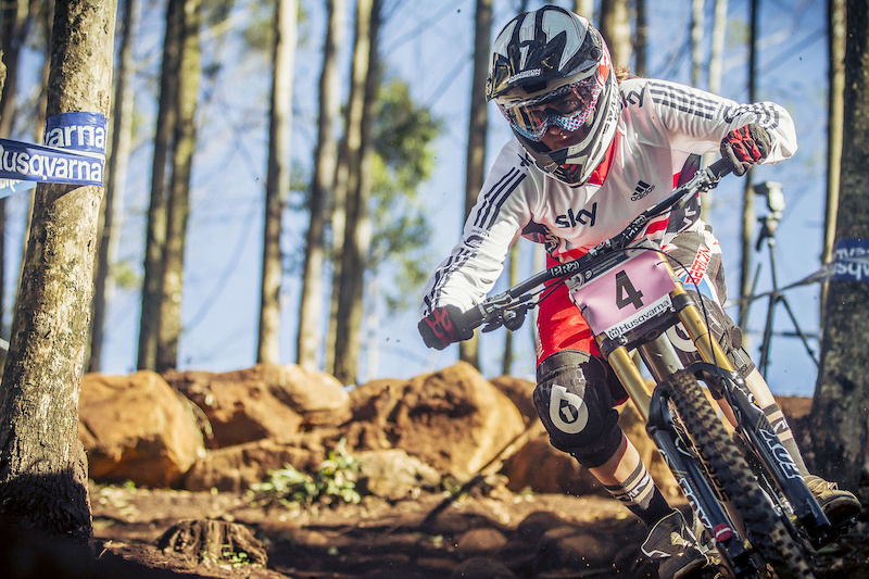 Madison Saracen Spending UCI MTB World Championships - Pietermaritzburg South Africa - Find the article on Pinkbike.com - Laurence CE - www.laurence-ce.com
