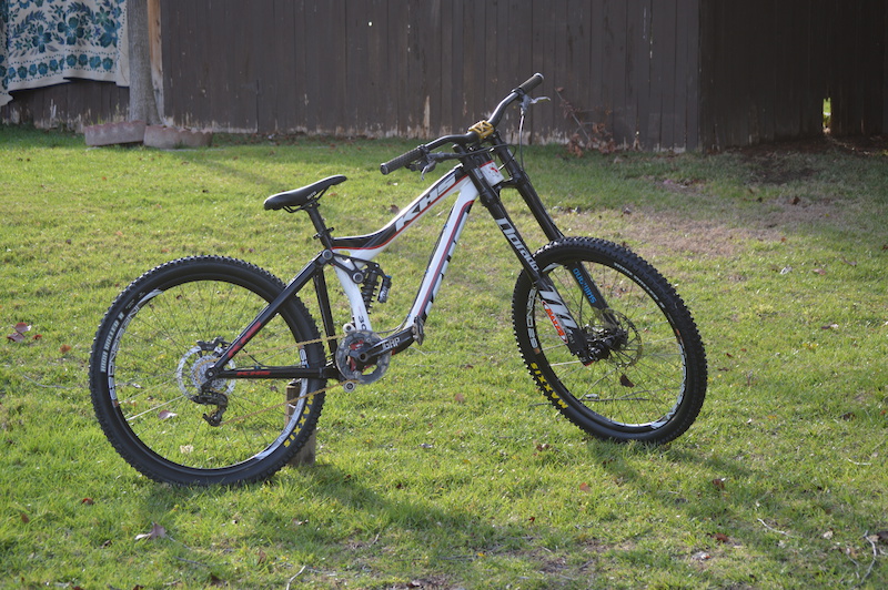 khs downhill mountain bike