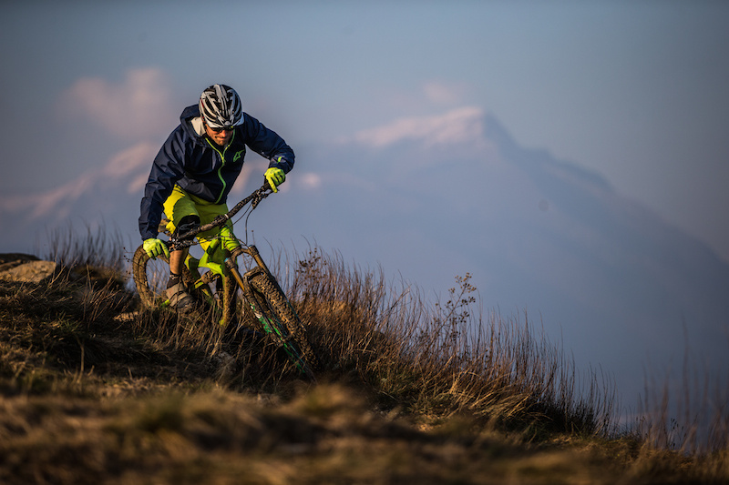 ALPINESTARS LAUNCHES 2015 FALL CYCLING COLLECTION