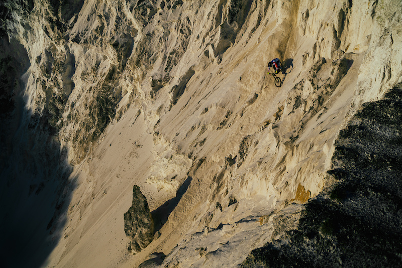 Dropping into the Mars land. Photo ewiaproduction