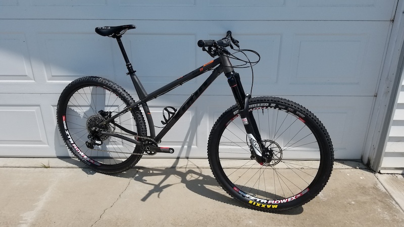 New Xl Kona Honzo St Custom Build For Sale