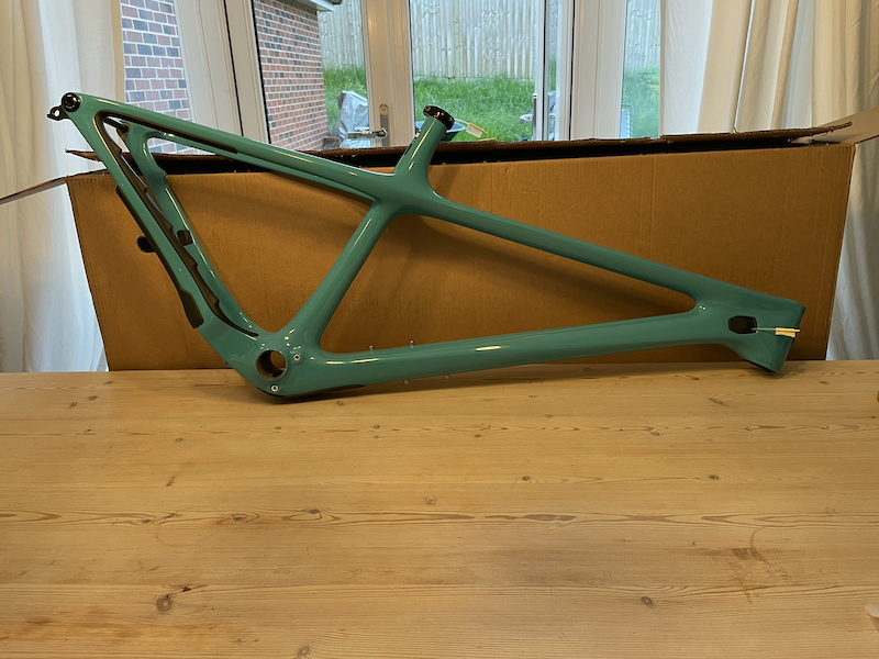 Brand New Yeti Arc T Series Large Frame Turquoise For Sale