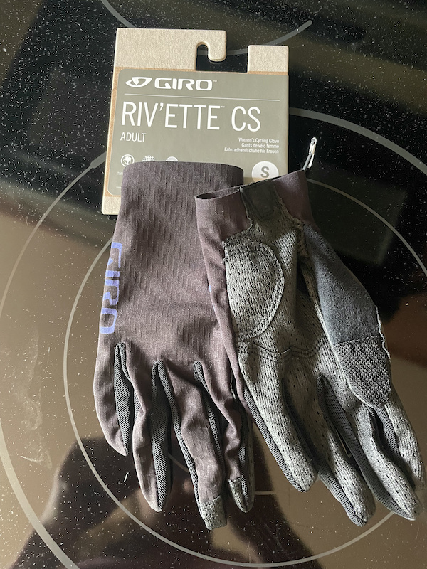 2022 New Small Womens Giro Riv Ette Gloves For Sale