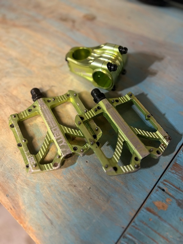 2021 Deity Blade Runner Pedals Sour Apple Green For Sale