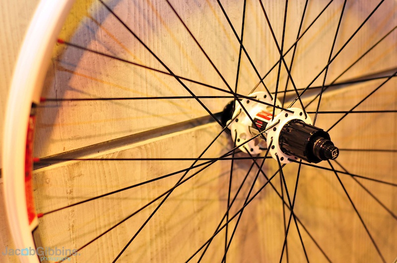The main update on these slick looking wheels is visual but being available in all axle combinations means that there should be absolutely no problem in finding a pair of these to fit your bike no matter what you ride. Stainless steel bearings and the star ratchet drive system feel smooth and very drag free so should translate into a fast rolling pair of wheels.