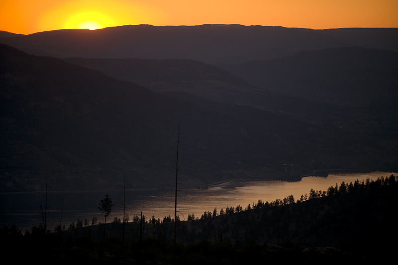 With the sun setting on Ryan's line, we packed it in for the night, and readied ourselves for Silverstar. BTW - We got the shot...look for it at the Race Face booth in Vegas.