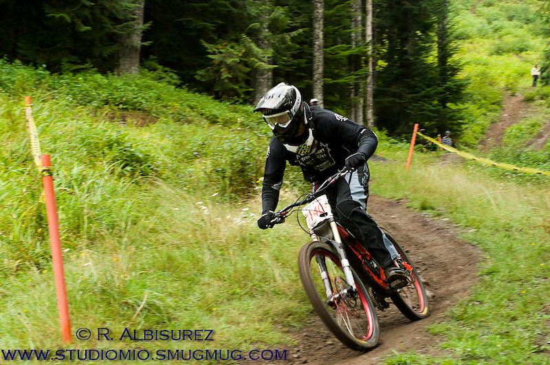 Plagued with knee and hand injuries for the entire 2010 Gravity season, N-Dubs own Casey Northern was stoked to ride injury free as well. The good part about Casey Northern being here was some behind the scenes issues were resolved and I'm proud to announce the 2011 season has rejoined Dry Hill in PA back with Mt Hood as the N-Dub NW Cup!