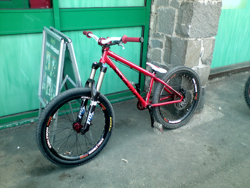 commencal dirt jump bike