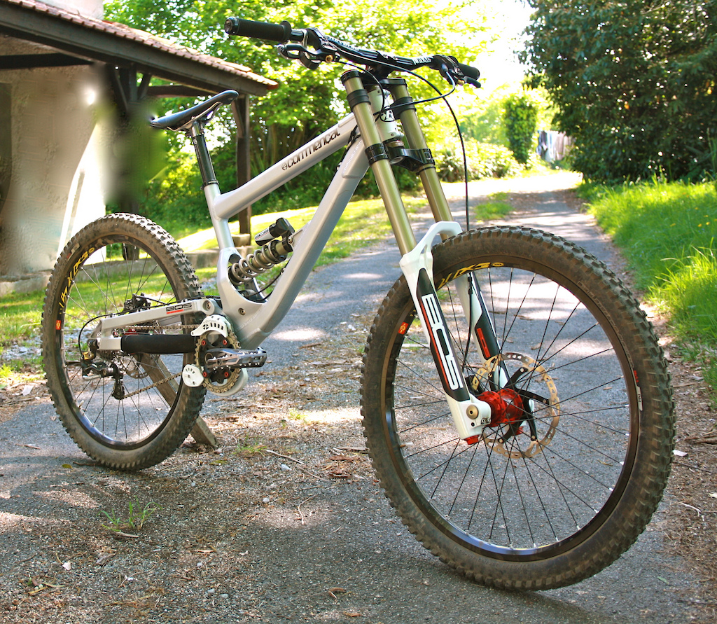 commencal v2 dh