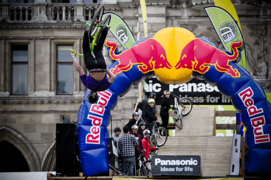 Sam Pilgrim Flip Table at the 2012 Vienna Air King FMB event.