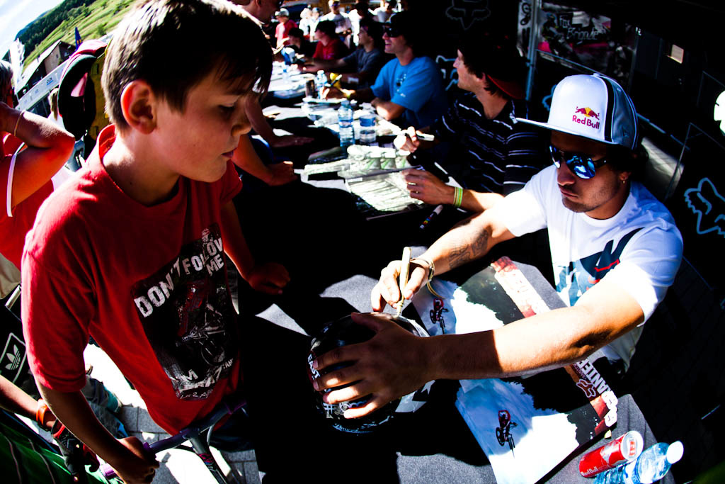 signing session with the fox brigade yannic tyler cam anthony kyle loic