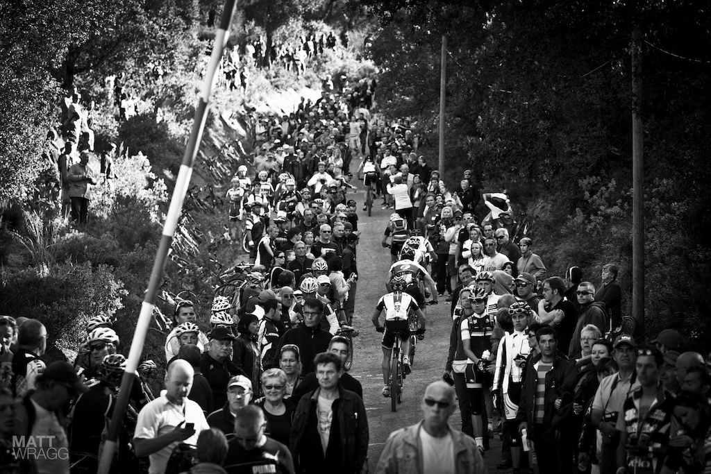 The crowd on the hill 2