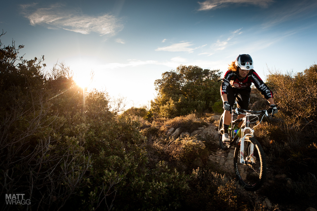 Technical descending on the rocks