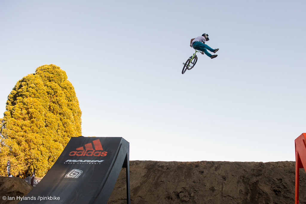 Steven Bafus with a huge no foot can transfer between the black and the orange lines...