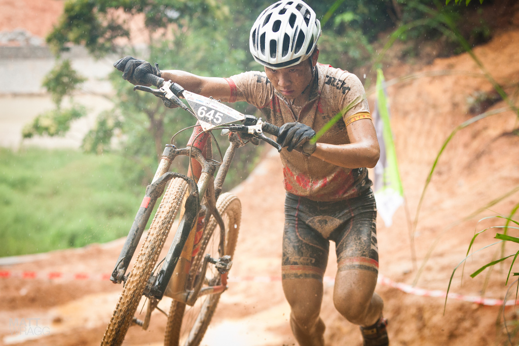 Coming off the fireroad there was a short slippery slope up onto the singletrack.