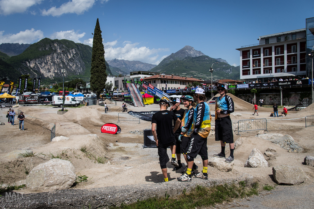 While checking out the course for the prolouge the Canyon Team posed for the obligatory team portrait. We re not sure but we reckon Joe Barnes was just waiting for a chance to get his six-pack out for the camera...