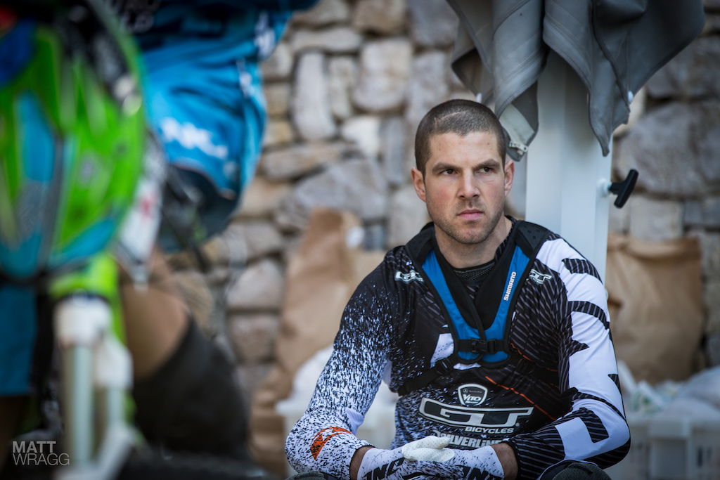 Every rider takes their own approach to the race. Off all of them Dan Atherton looks like one of the most serious on the outside. He s won a UK Gravity Enduro already this year but today was his first test against an international field.
