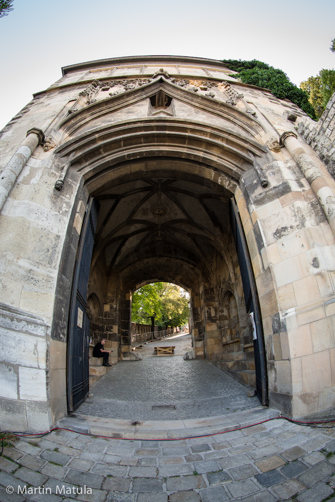 The entry gate to the castle grounds will be the exit gate for the riders. It is also the location of the speed trap. Speeds well into the thirties are expected.