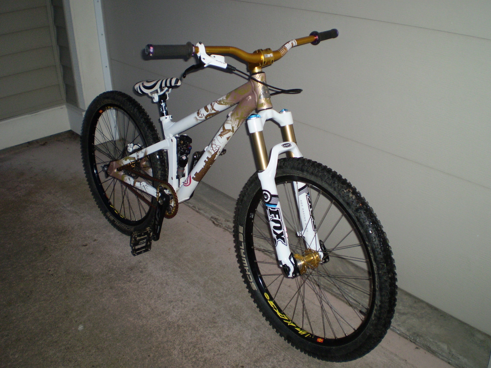 need to relace the front wheel with black spokes this weekend