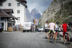 Like a little folk festival: The highest point of „Passo Pordoi" is the meeting point for cyclists, mountaineers, motorcyclists and classic car freaks.