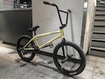 2019 wethepeople doomsayer 21", federal 22 fork, federal 24mm crank with wtp sprocket with guard, eclat cortex freecoaster, eclat front wheel, federal 10x30'' bars, 4 eclat venom pegs, wethepeople hydra stem