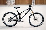 YT Izzo Core 4 Custom Carbon Mountain Bike Size XL