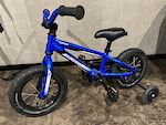 Specialized Hotrock with training wheels - blue
