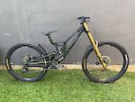 Santa Cruz V10, black frame, size Medium