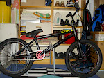 Fit Hawk frame, fsa headset, sunday fork, premium sub 10 stem, united grande bars, animal grips, premium seat, FSA cranks, KHE collapse chain, shadow sprocket, animal pc pedals, fly brake with odyssey cable and lever.

front wheel is a ody vandero hub laced to a g sport rim with colurful nipples

rear wheel = hazzard cassete hub laced to 7ka