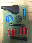 macneil pivotal seat, federal pivotal post, proper 25t sprocket(blue), stock fit bike 25t sprocket, stock black cranks and snafu pedals..

pick up or meet,offers?