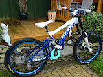 My precious restored.....bike complete again! Thanks to Big G at Don Skenes in Cardiff for putting the finishing touches to the Glory, still the best shop in Wales. I only had the mint green E-13 chain guard spare so that will have to do for now? 600lb spring and very plush and ready to ride, new brakes in a few weeks maybe ???