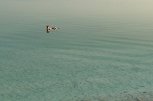 Hopkins opts for an early morning float in the Dead Sea. Ilan Sachim photo.