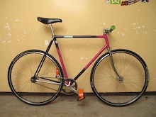 my 2nd fixed gear bike. 46/17, columbus aelle tritubi. competition, turbo, novatec, r450, primo, mybag, oury etc.