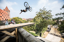 Replay: Red Bull District Ride