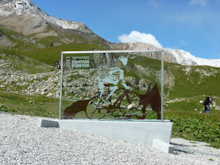 La stele dedicata a Pantani sul Col du Galibier, France.