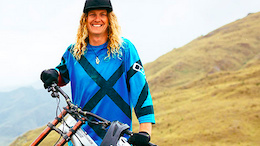 Kelly McGarry Signs With YT Industries