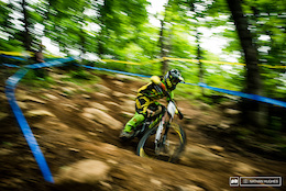Video: Taming the Beast - World Cup DH Mont Sainte Anne, Practice