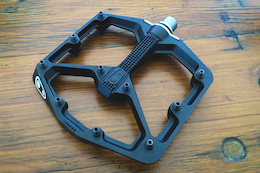 First Look: Crankbrothers Stamp Flat Pedals - Eurobike 2015