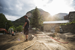 Video: Constructing the Commencal Office Pump Track