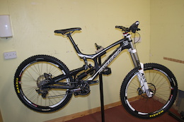 2012 Santa cruz V10 DH Bike Large