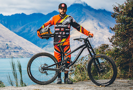 Fabien Cousinié's Polygon Collosus DH9 - Ultimate Bike Check