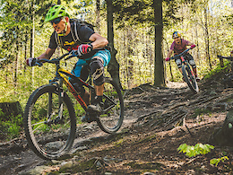Szymon Godziek Riding Trails on a 27.5+ - Video