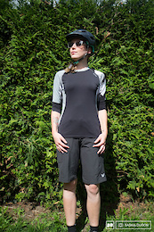 Liv Charm Off Road Jersey/ Passo Short
