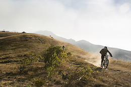 Head to head start for the last prime means going full gas to be able to drop first into the singletrack.