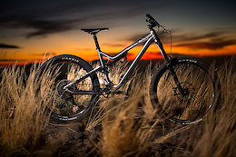 Remi Thirion Introduces the Commencal Meta AM V.2 - Video