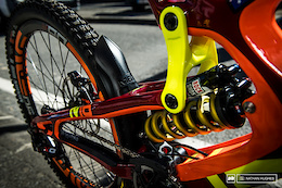 Dean Lucas' Intense M16C is Pure Carbon Fiber Excess – Bike Check