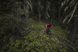 Hypersonic Blur: Kenny Smith on the Devinci Troy - Video