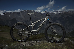 Trek Powerfly FS 9 2018 - First Look
